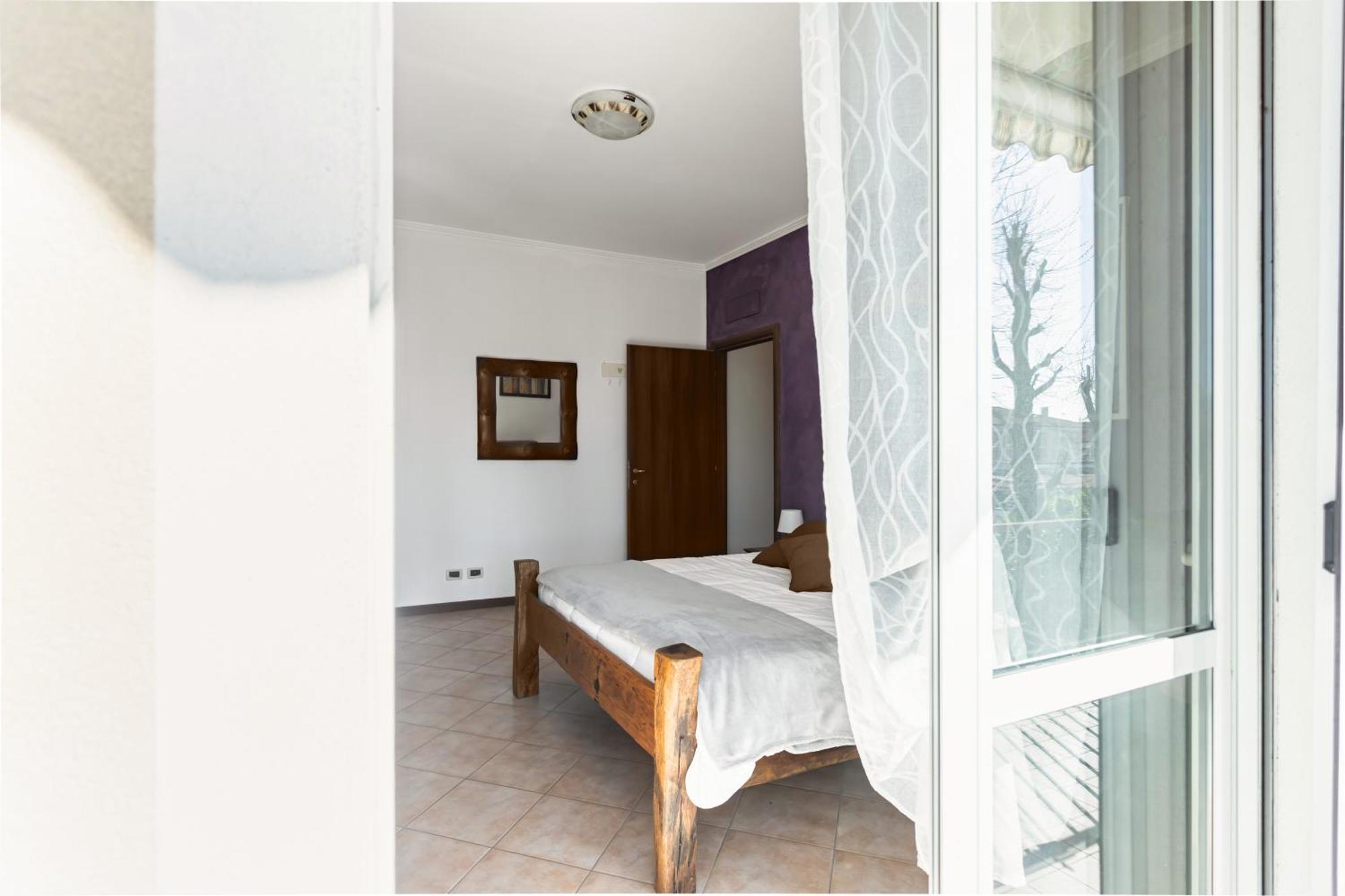 Apartment Lilly House - Travaco Siccomario - By Host4u