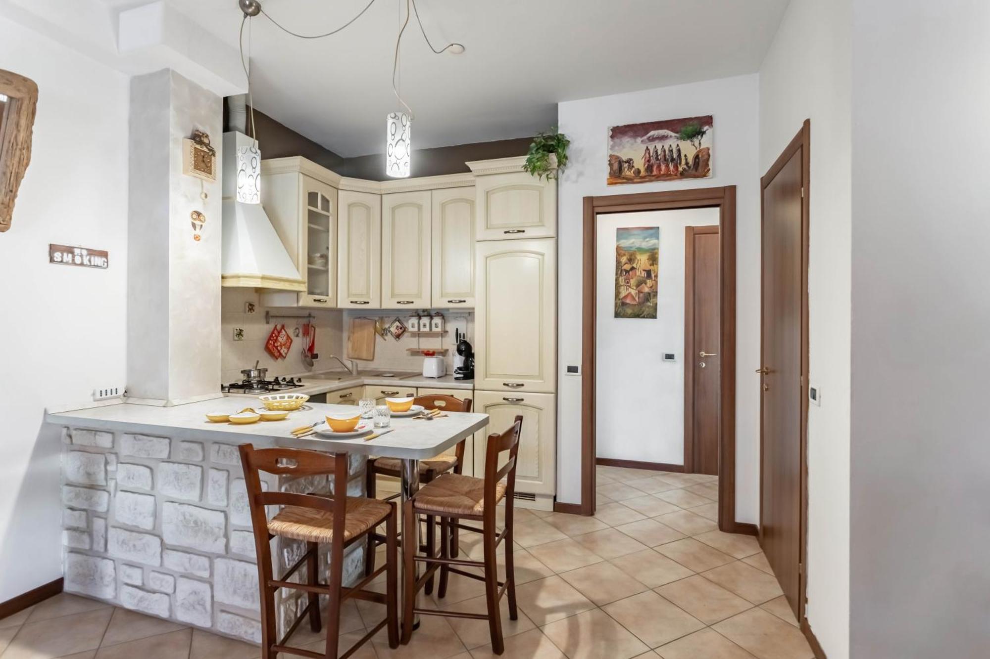 Apartment Lilly House - Travaco Siccomario - By Host4u *