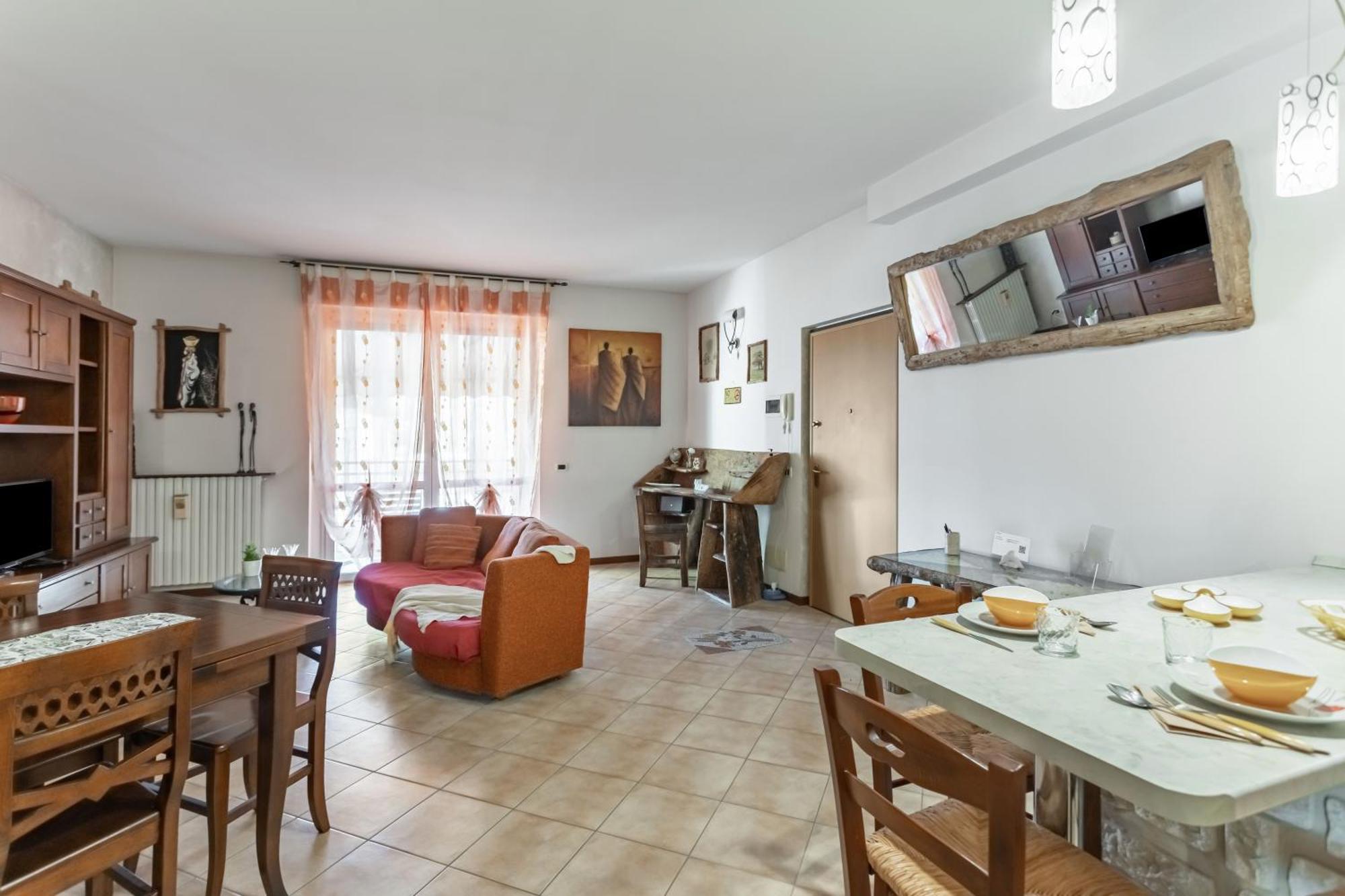 Apartment Lilly House - Travaco Siccomario - By Host4u San Martino Siccomario