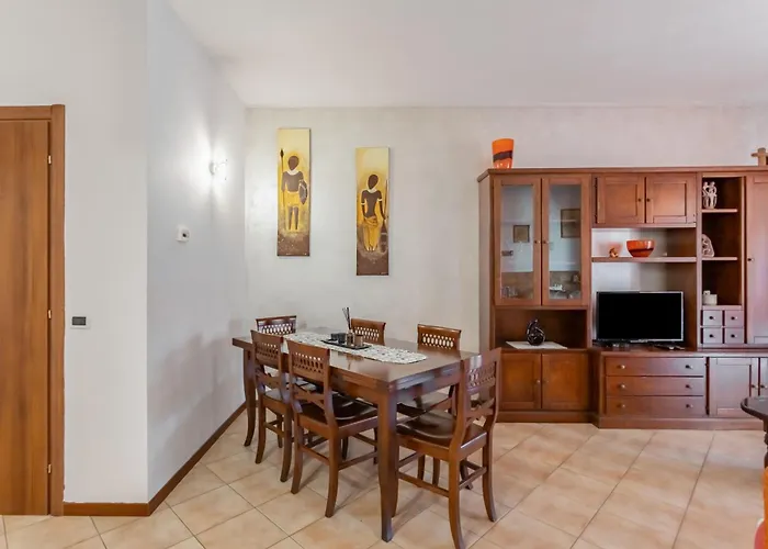 Lilly House - Travaco Siccomario - By Host4U